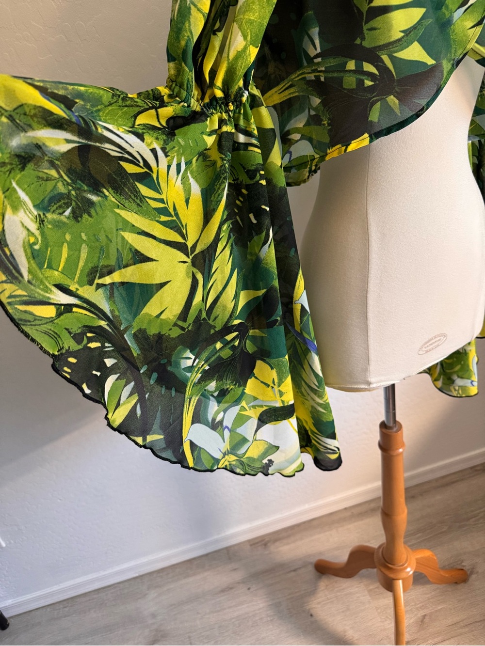 Live 4 Truth Green Tropical Off-Shoulder Bell Sleeve Crop Top - Picture 13 of 14